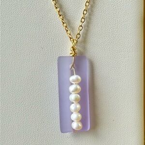 Beachy Glass Elegant Gold and Purple Pendant Necklace with Pearls